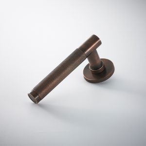 hyde lever handle on rose